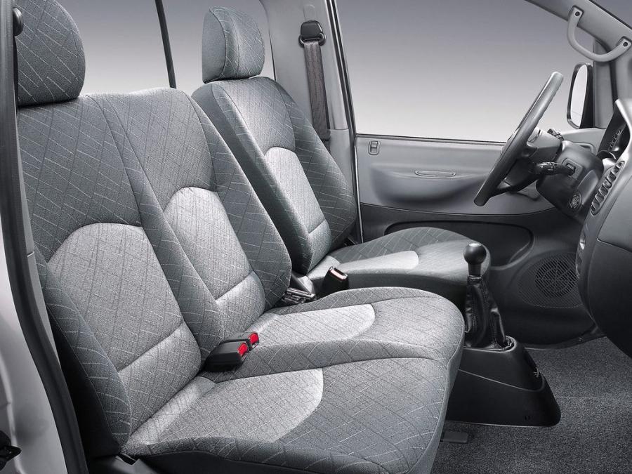  Hyundai H-1 Wagon 2004 года  (фото 3 из 5)